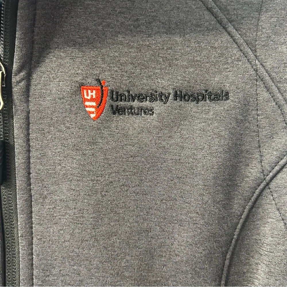 The North Face Women’s Vest For University hospitals Size Sm - Picture 2 of 8